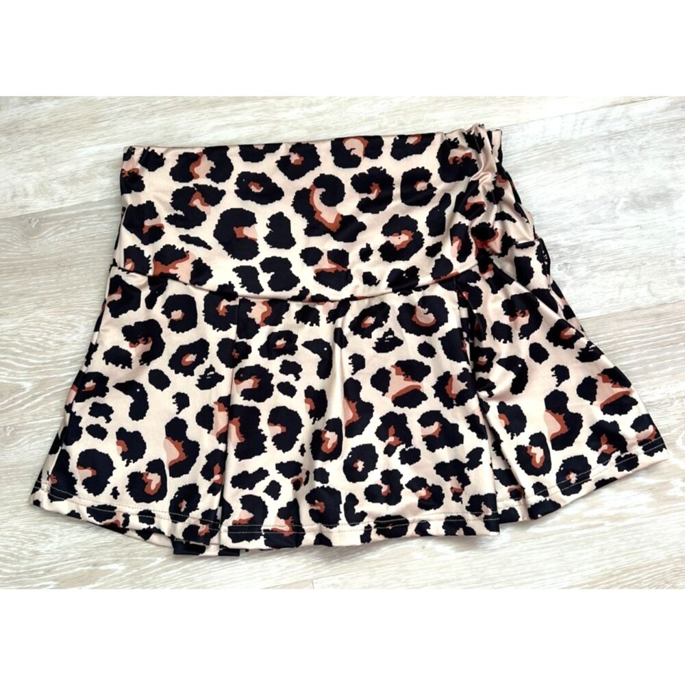 Leopard Print Tennis/Pickleball Skort – Built-In Shorts – Size M – 13” Length - Picture 2 of 7